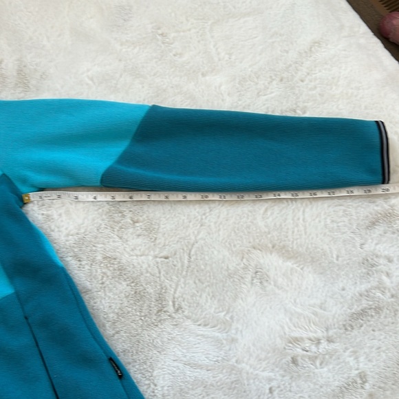 Picture zip up fleece hoodie. Size M - Picture 10 of 10